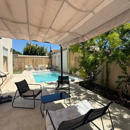 Maison Avec Piscine A بيت للعطل نيم